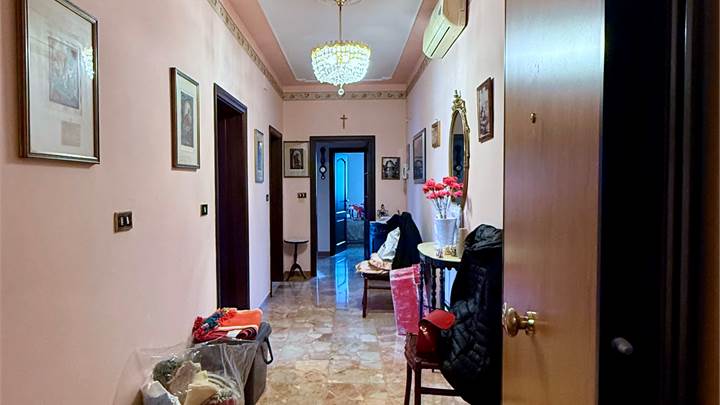 Ampio appartamento in centro, già disponibile