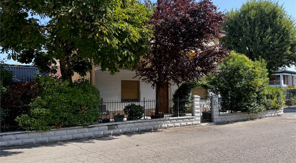 Esterna