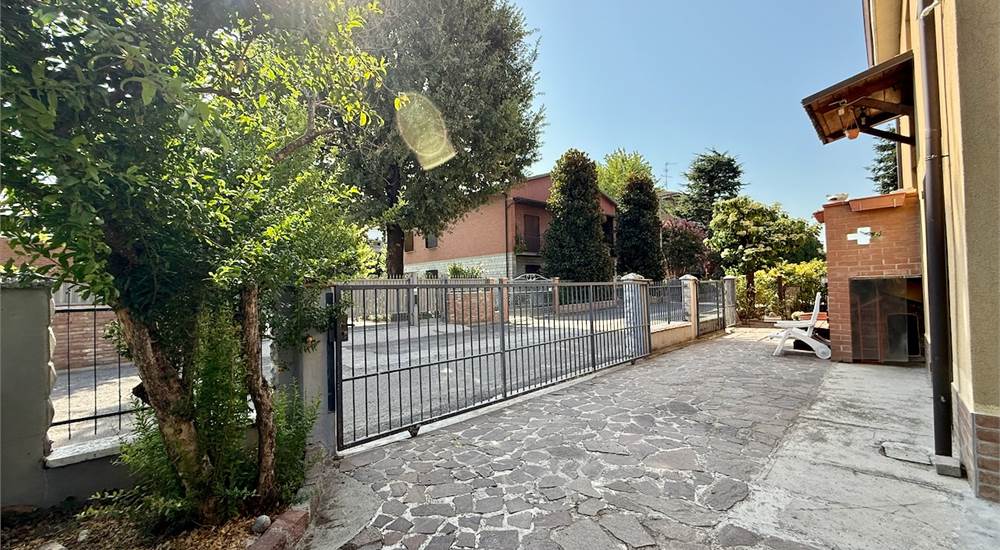 Esterna